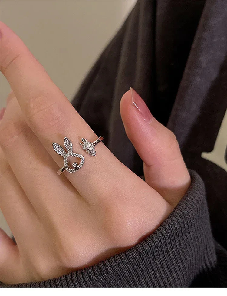 Asymmetric Carrot Rabbit Ring - Viexta