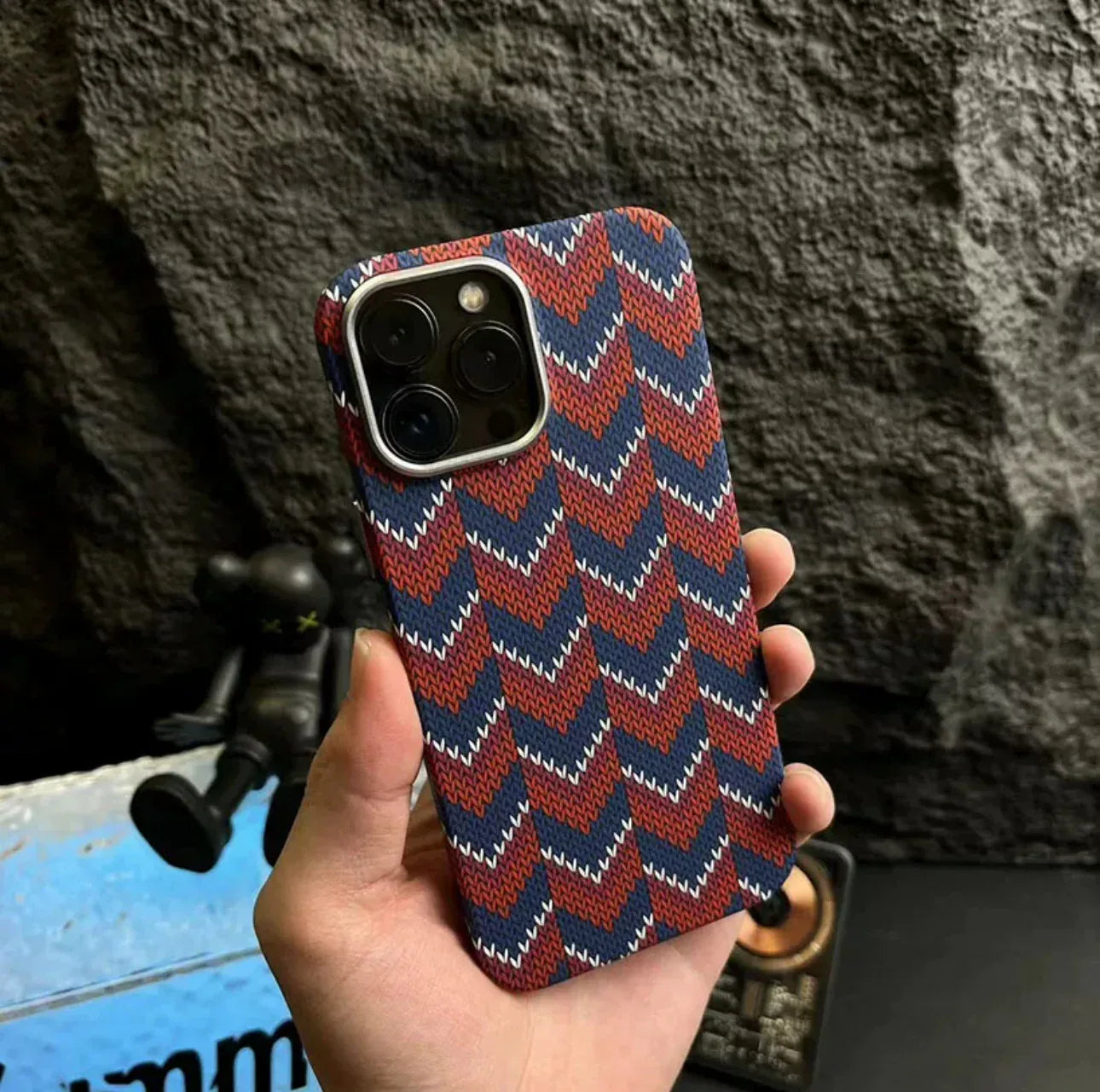 kevlar-pattern-luminous-magnetic-iphone-cover - Viexta