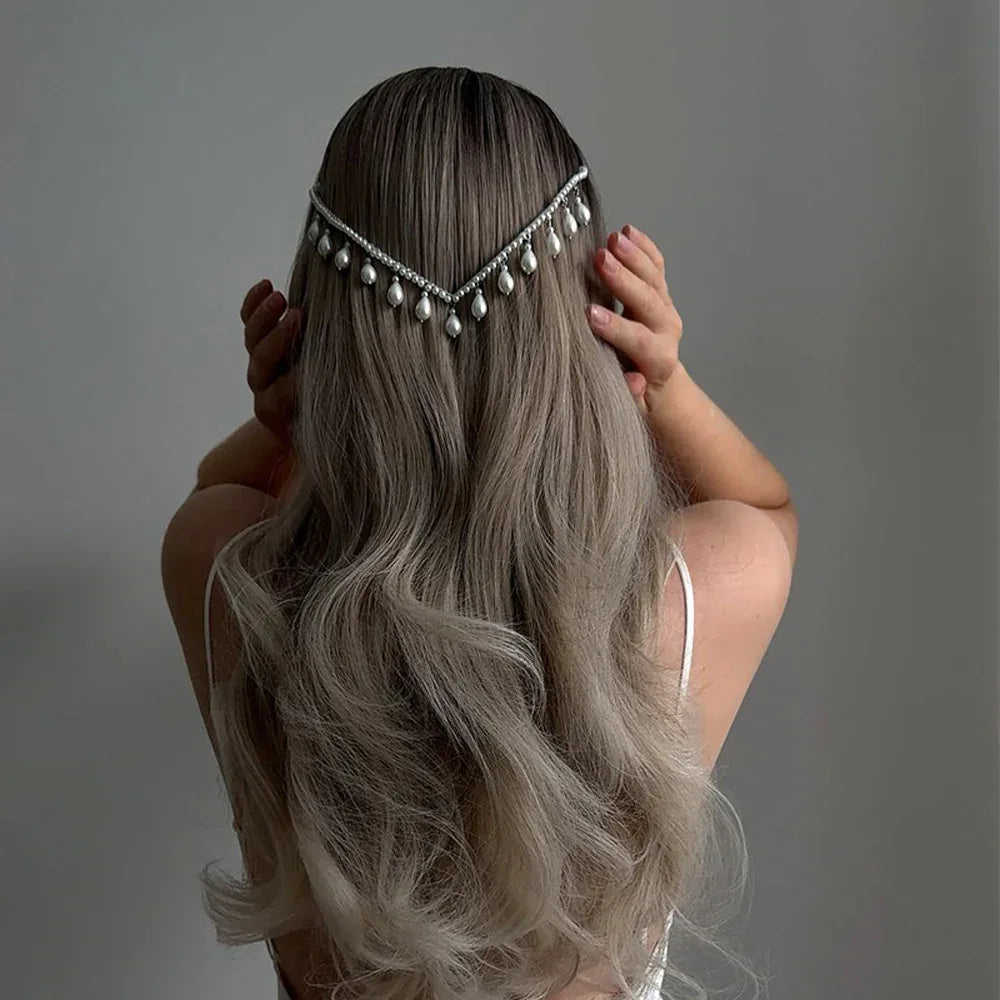 Elegant Bridal Headpiece With Toothed Waterdrop Design