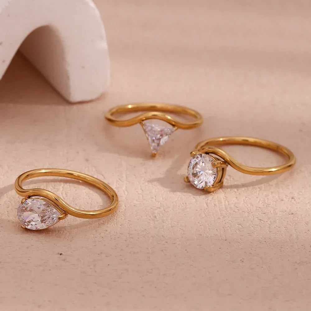 18k-luxury-waveform-shank-gold-zircon-ring - Viexta