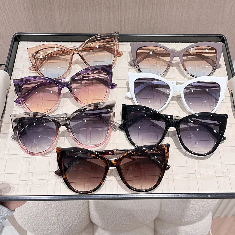 Fashionable Cat-Eye Sunglasses In Bold Contrasting Colors - Viexta