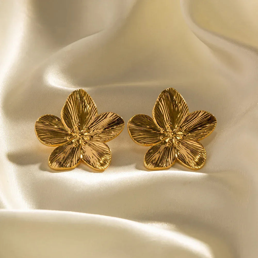 matte-retro-gold-stainless-steel-flower-stud-earrings - Viexta