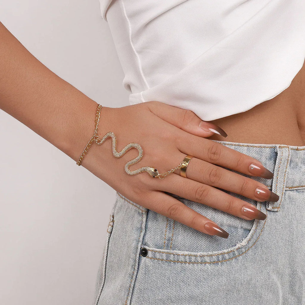womens-exaggerated-vintage-ring-bracelet - Viexta