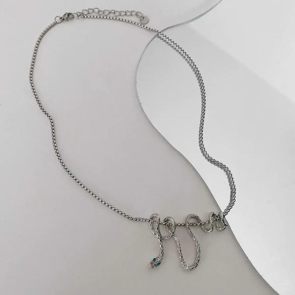 Curved Snake Pendant Necklace - Viexta