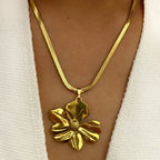 Fashion Exaggerated Stainless Steel Flower Pendant Necklace - Viexta