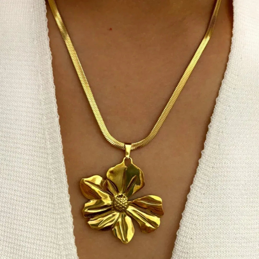 Fashion Exaggerated Stainless Steel Flower Pendant Necklace - Viexta