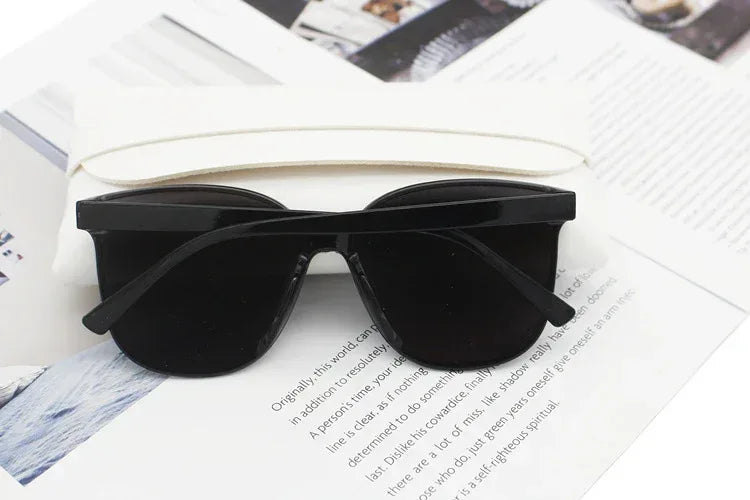 Large Framed Black Sunglasses - Viexta
