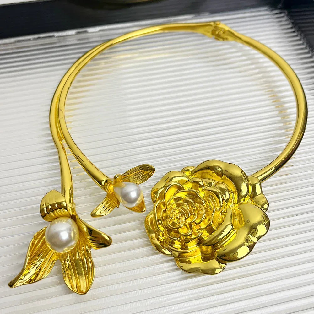 Exaggerated Three-dimensional Pearl Flower Camellia Collar Necklace - Viexta