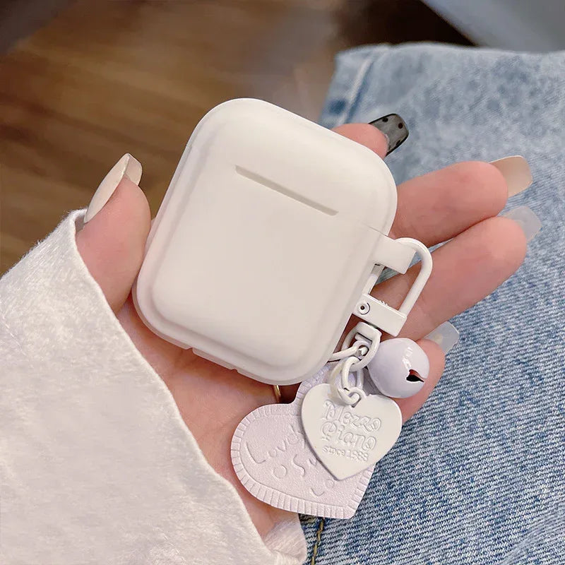 gentle-milky-white-pendant-airpods-protective-cover - Viexta