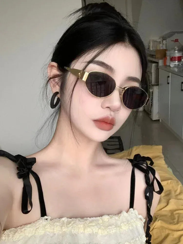 Oval Women's Metal Vintage Sunglasses - Viexta