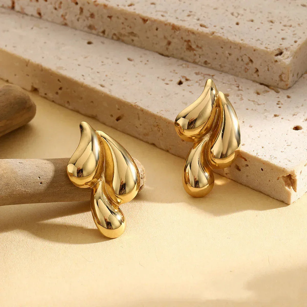 vintage-gold-color-glossy-water-drop-earrings - Viexta