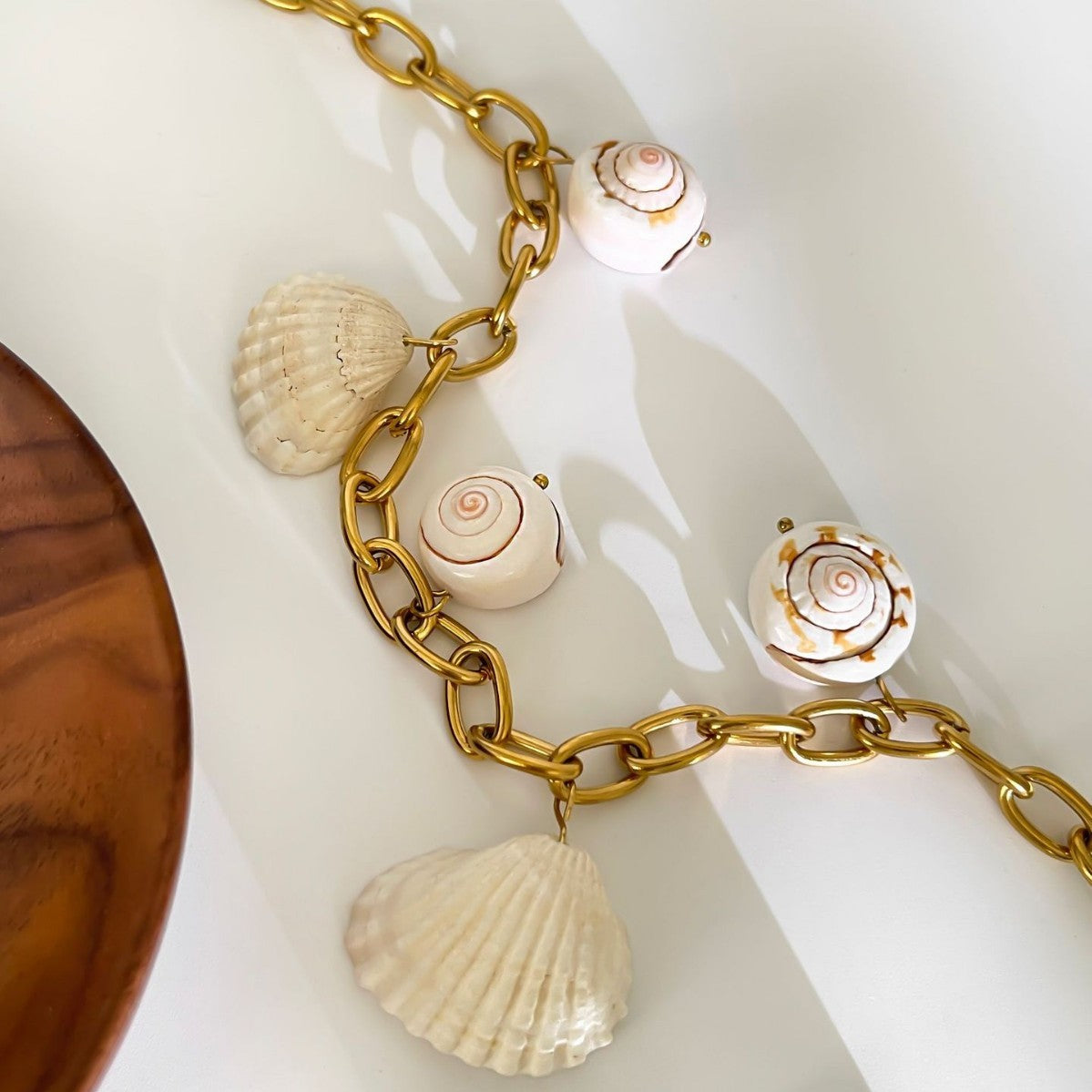 Stylish Metal Chain Conch Shell Necklace