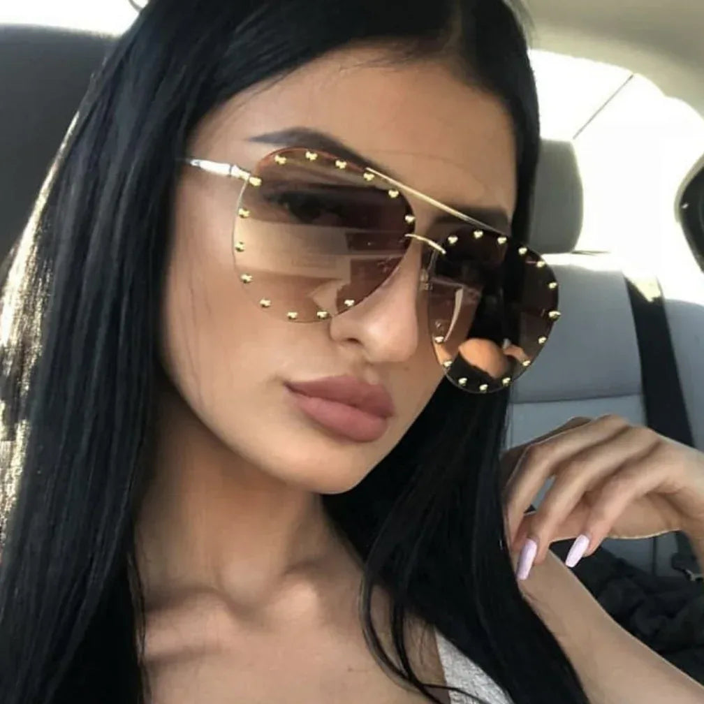 Women's Metal Rivet Large Frame Fashionable Sunglasses - Viexta