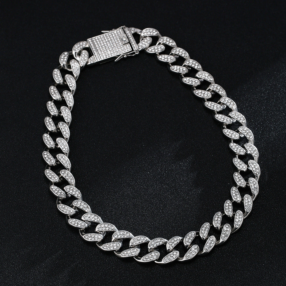 diamond-inlaid-necklace