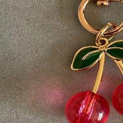 Exquisite Glitter Heart Buckle Cherry Keychain - Viexta