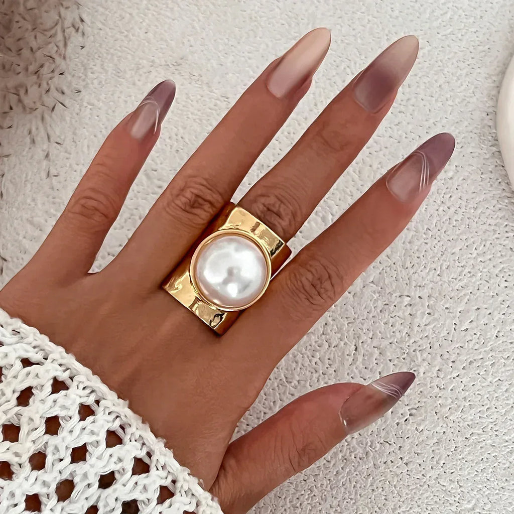 exaggerated-inlaid-large-pearl-wide-ring - Viexta
