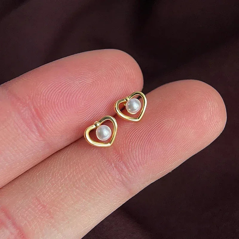 heart-pearl-stud-earrings - Viexta