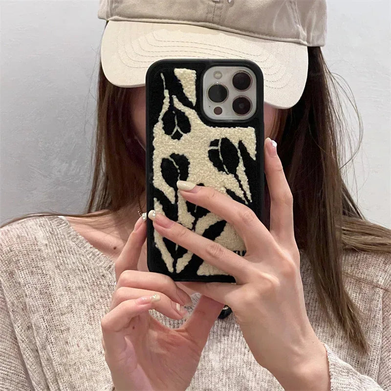 embroidered-tulip-vintage-iphone-case - Viexta