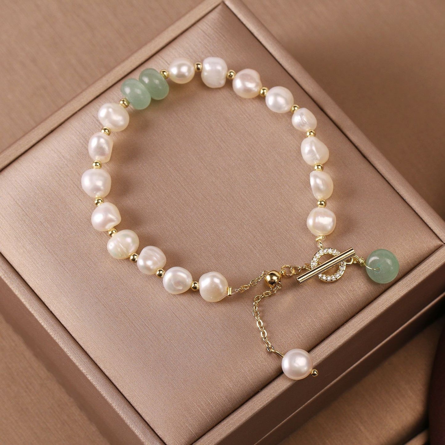 Women's Minimalist Pearl Bracelet