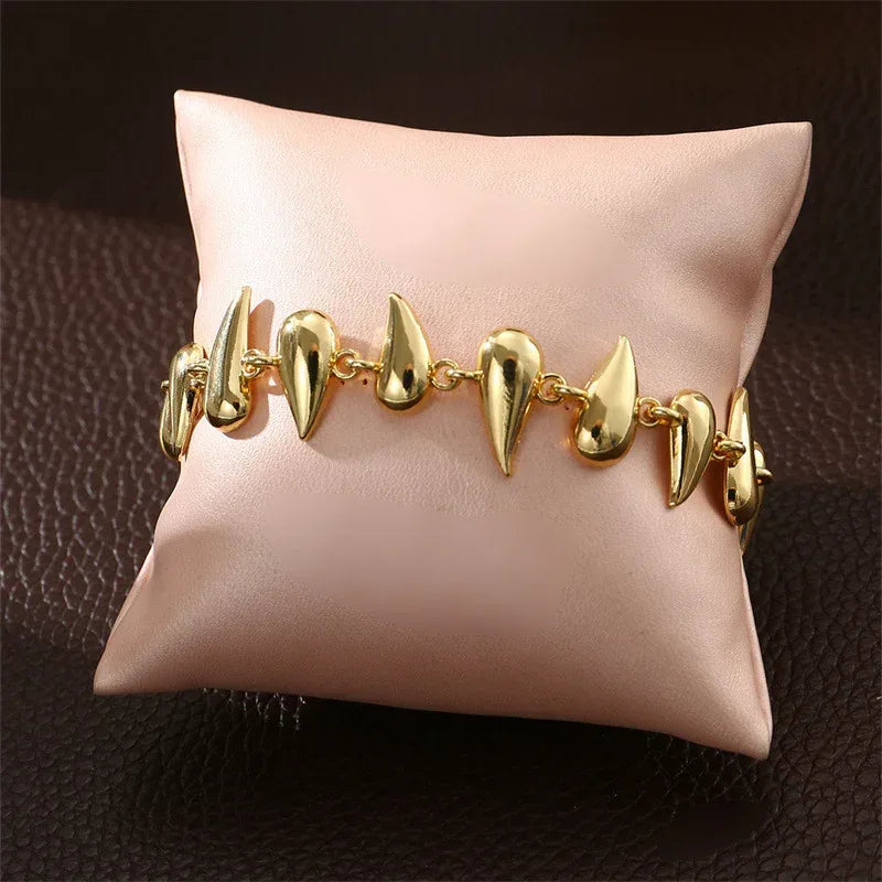 thorn-stitching-water-drop-pendant-bracelet - Viexta
