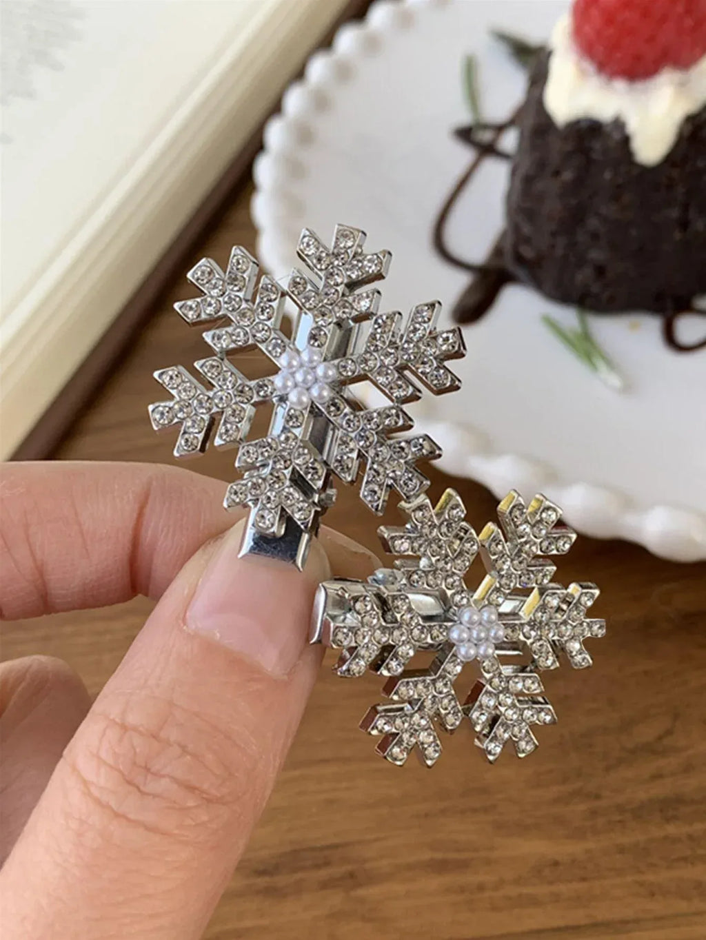 Cyrstal Snowflake Pearl Hair Clip - Viexta