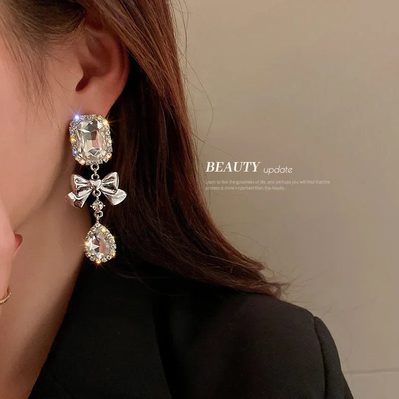 Diamonds Geometric Bow Drop Earrings - Viexta