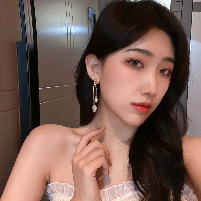 Baroque Pearl Metal Earrings - Viexta