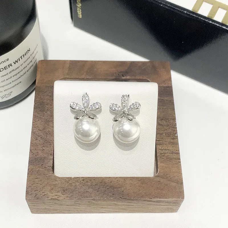 Pearl Flower High-end Small Fragrance Earrings - Viexta