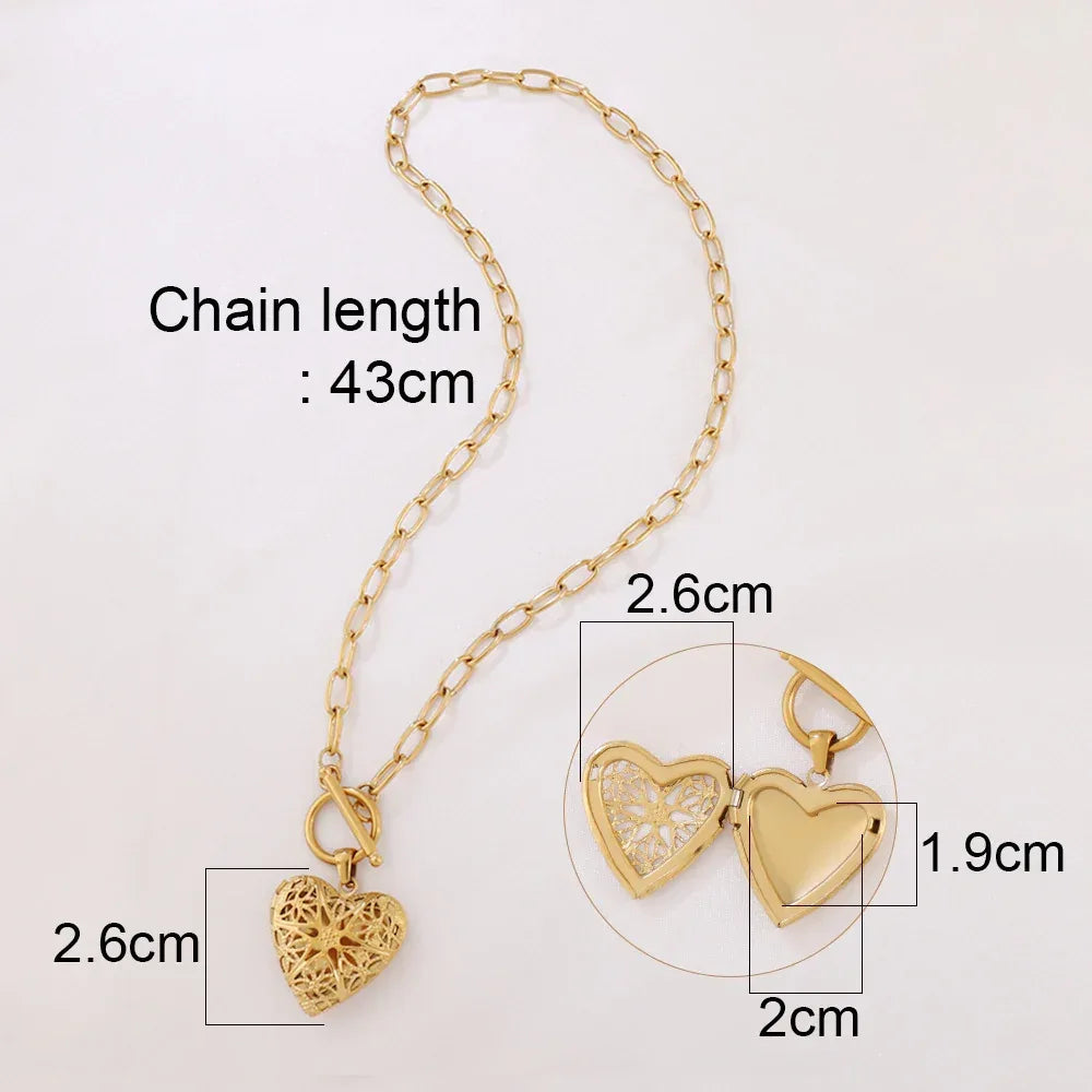 Stainless Steel Open Hollow Pattern Heart-shaped Necklace - Viexta