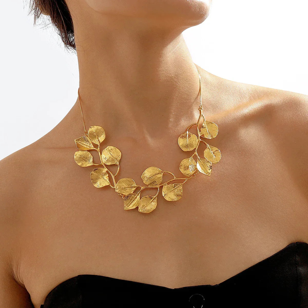 European Leaf-Style Neckwear - Viexta
