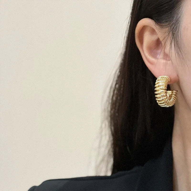 18k-retro-hong-kong-elegant-ear-studs - Viexta